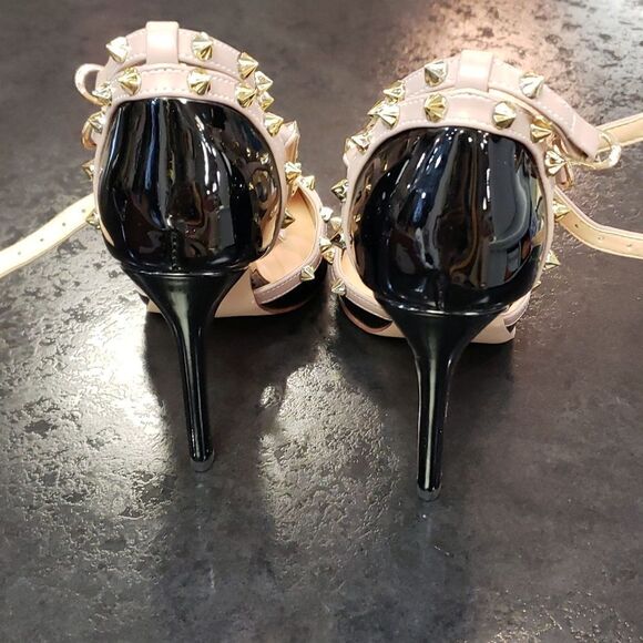 I adore heels  - Picture 4 of 6